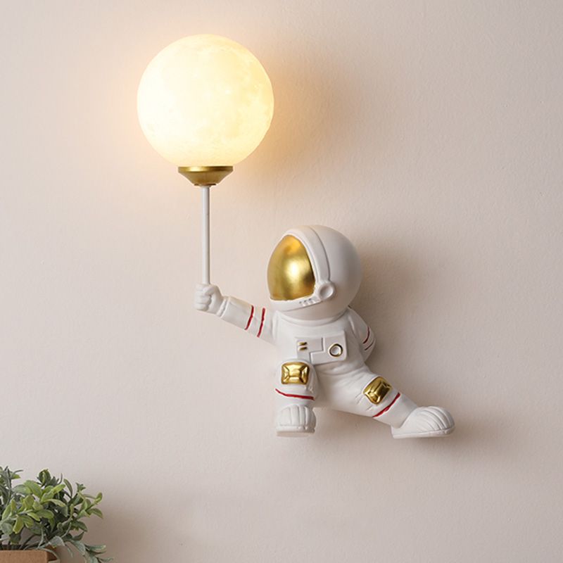 Astronauts Resin Material Wall Sconce 1 Head Wall Mounted Light Fixture for Child Room