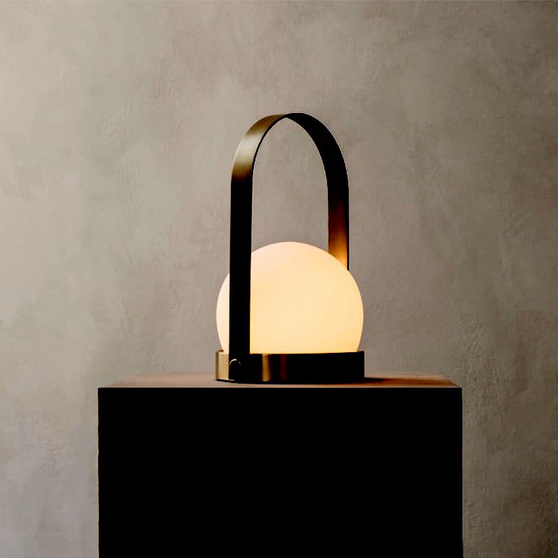 1 Lampe Globe Task Light Modernes weißes Glas Nachttischlampe in Schwarz mit Metallgriff