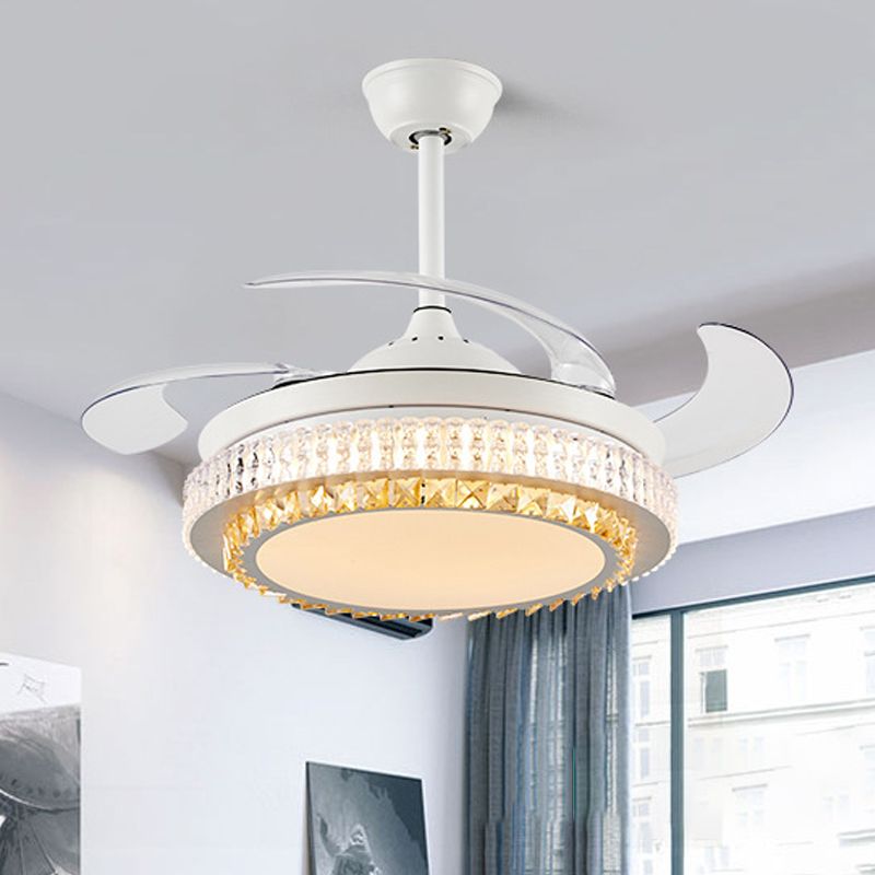 Weiße kreisförmige Hängelüftungslampe Modernismus Kristall LED 42 "W Wohnzimmer Halbflush -Deckenlicht mit 4 klaren Klingen, Fern-/Wandsteuerung/Frequenzumwandlung und Fernbedienung