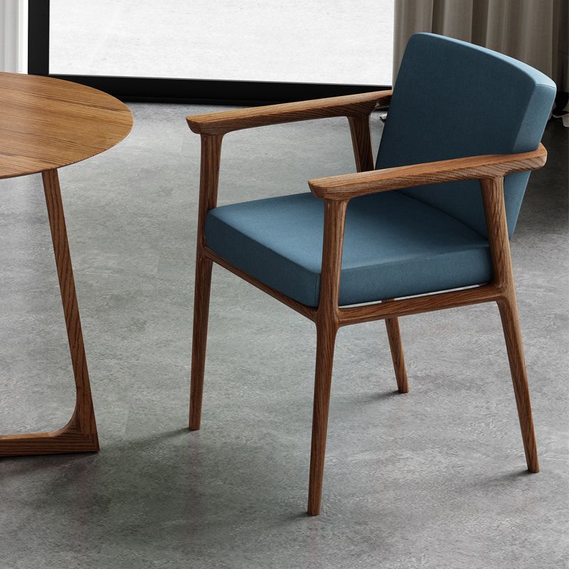 Silla de comedor tapizada con respaldo sólido de estilo tradicional para interiores