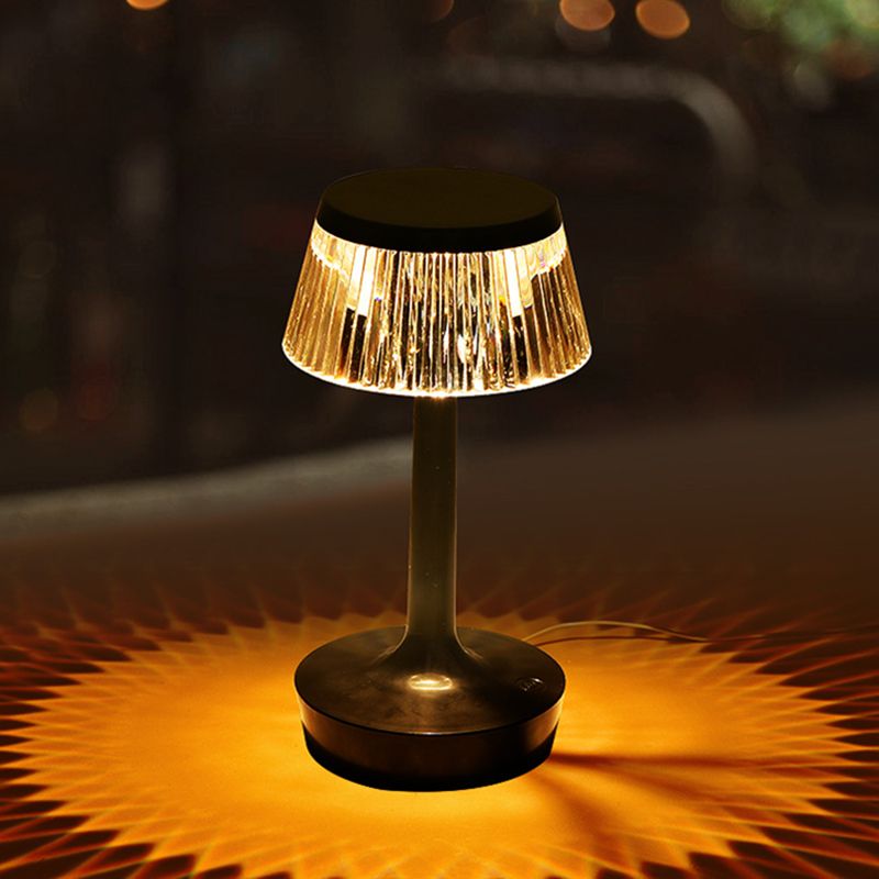 Minimalistische Nachttischlampe Metall Schlafzimmer LED -Tischleuchte
