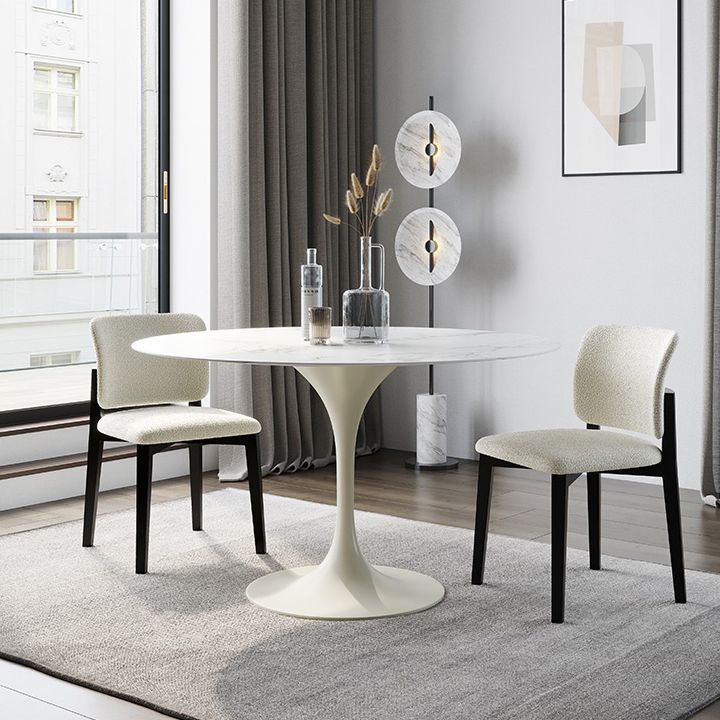 Dinettetafel in eigentijdse stijl, rond stenen meubilair met tulponderstel
