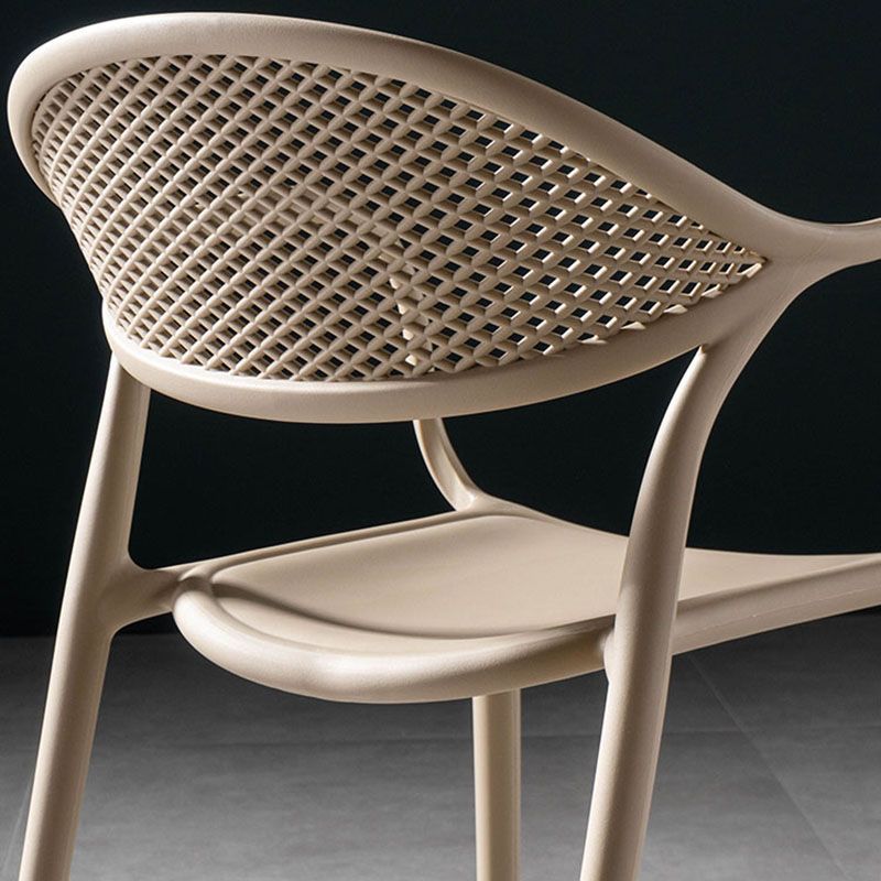 Chaises contemporaines avec bras de salle à manger, chaise latérale en plastique à dossier ouvert pour la cuisine