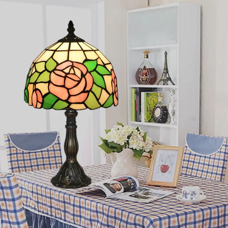 Tiffany Rose Table Light Dormitorio 1 Luz de vidrio manchado de luz Luz de pie en blanco rosa/rosa