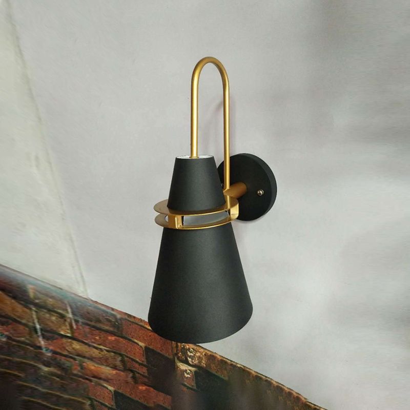 Bunte moderne Stil Wandleuchte Hornform 1 leichte Wandleuchte für Schlafzimmer