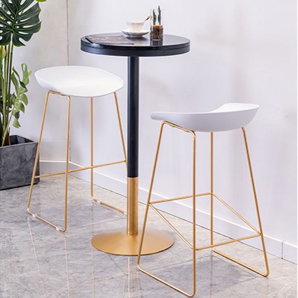 Industrial Style Black Iron Bar Table Wood Round Top Bistro Table with Pedestal