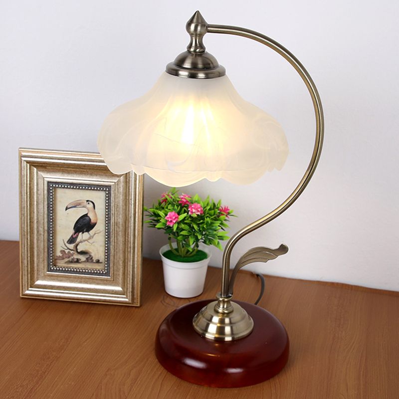 Iluminación de mesa de cúpula marrón lámpara de estar de sala de estar de una sola bombilla.
