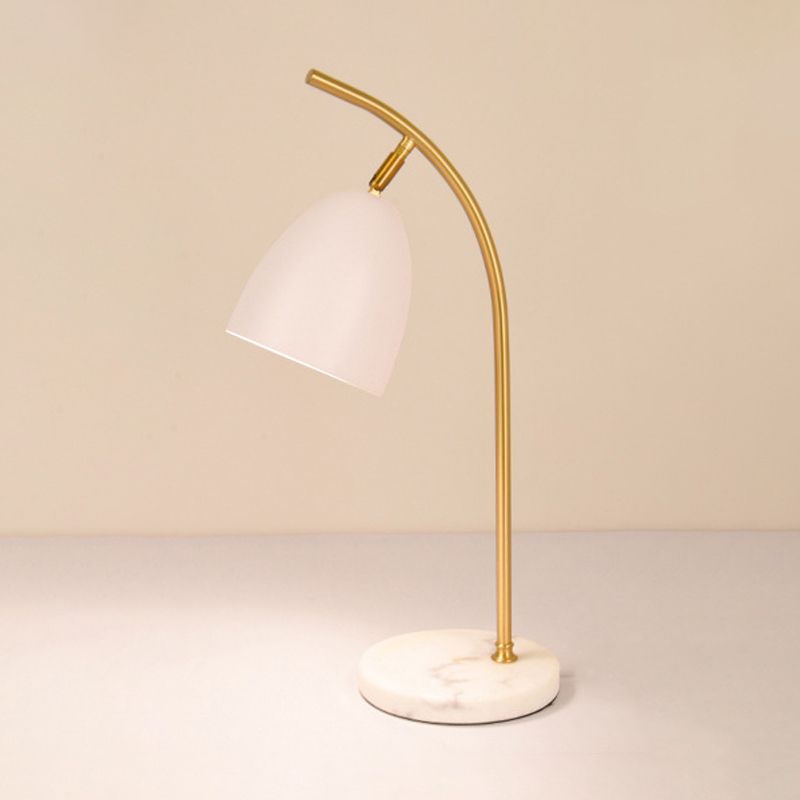 Modern 1 lamp nachttafellicht met metalen schaduw Wit/zwarte afwerking Bell Shape Desk Lamp