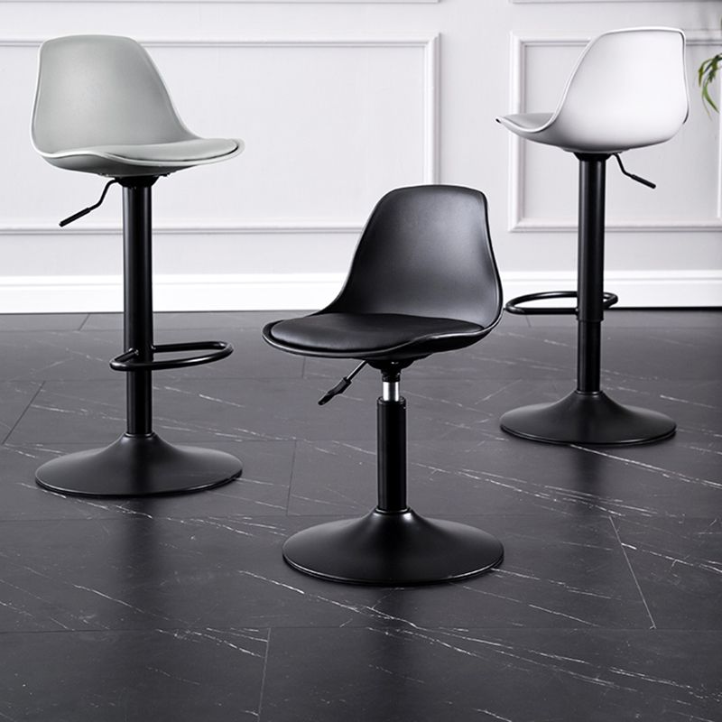 Taburete de bar interior giratorio contemporáneo de altura ajustable con respaldo bajo