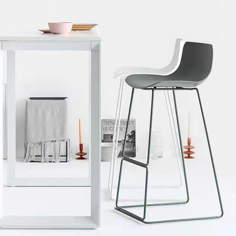 Scandinavian Low Back Counter Stool Plastic Armless Counter Chair
