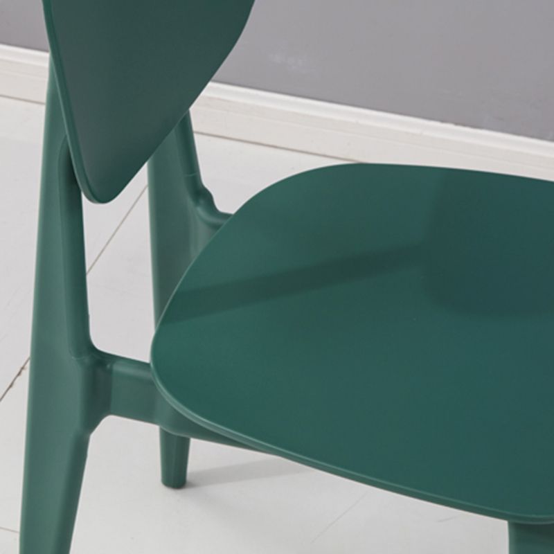 Chaise de salle à manger en plastique de finition mate, chaise de salle à manger à dossier ouvert empilable