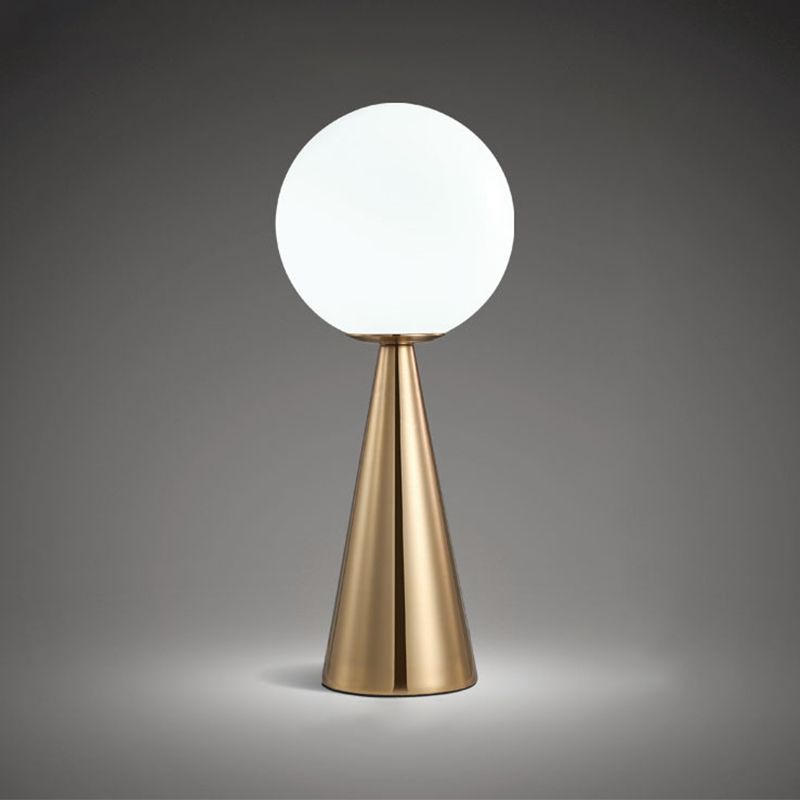 Lampe de table en verre globe doré dans un style de luxe moderne, lampe de bureau en fer forgé pour les espaces intérieurs