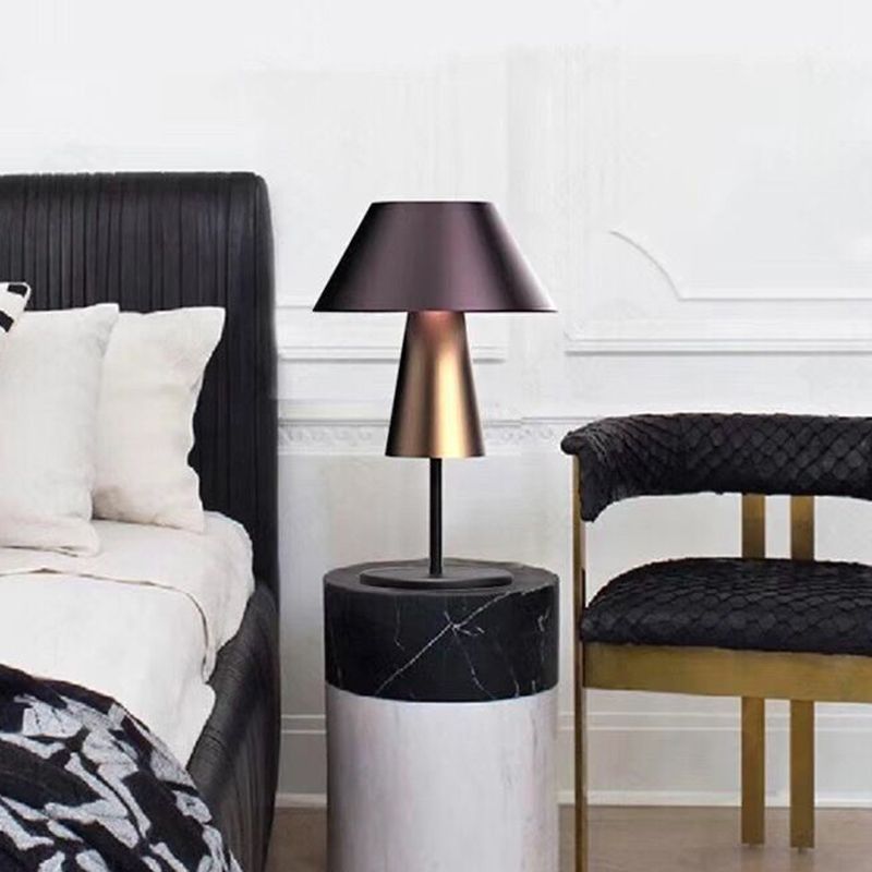 Metaalachtige 2-laags kegel nachtverlichting eenvoud 1 had bruine nachtkastje lamp voor het bed