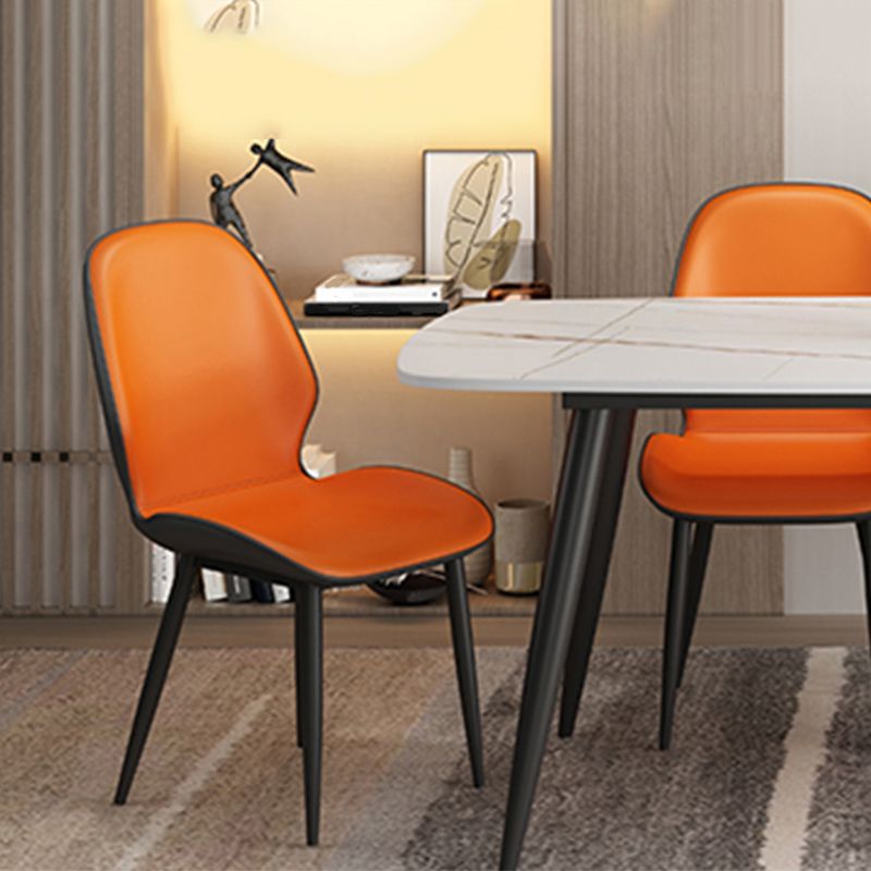 El comedor contemporáneo del metal preside el cuero de la PU que cena las sillas sin brazos para el uso interior