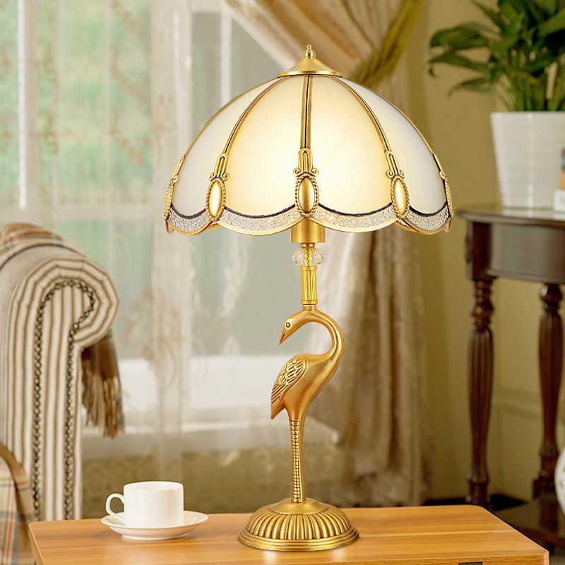 Lampada da letto da letto vintage lampada da letto con ciotola in vetro smerigliato e piedistallo per uccelli in ottone lucido
