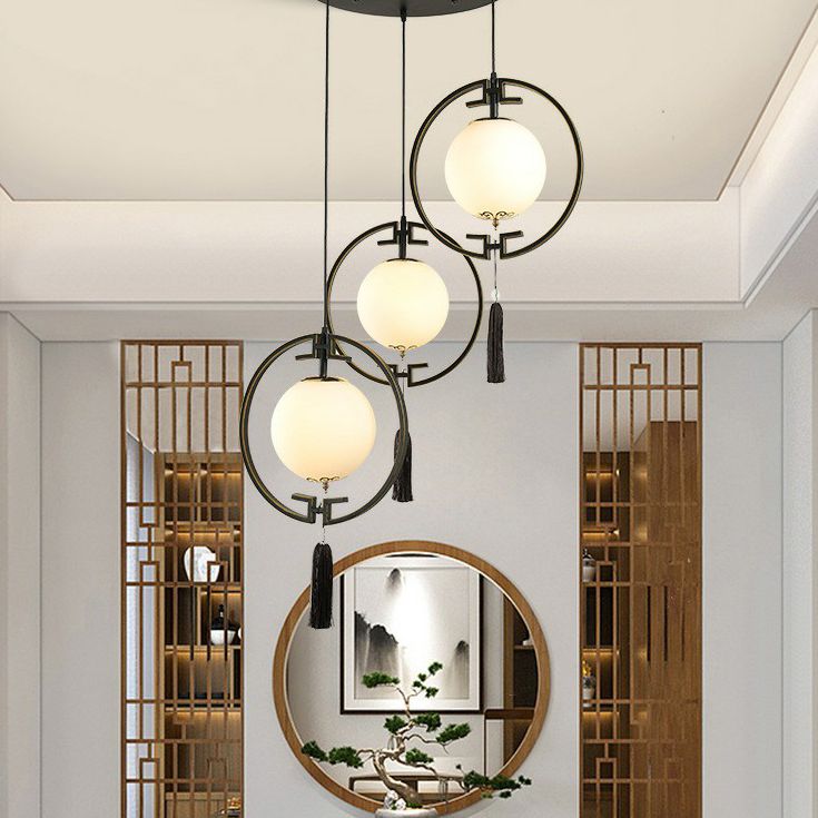 Black Cluster Globe Posting Light Chinoiserie Moderna lámpara de suspensión de vidrio blanco con anillo de borla
