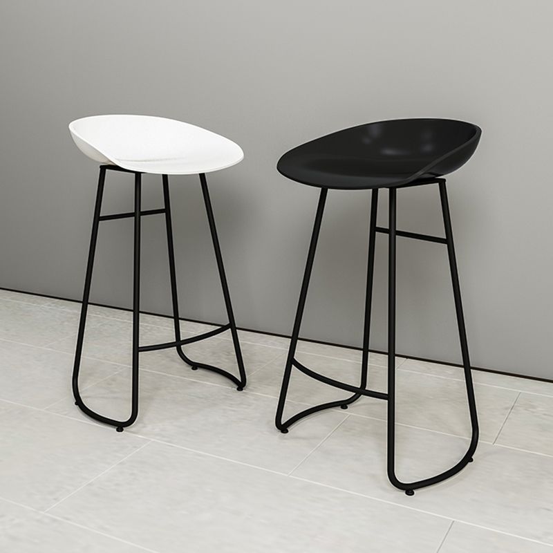 Simple Iron Low Back Barstool Nordic Indoor Tall Stool with Bucket Seat
