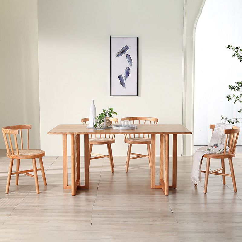 Rechthoek houten eettafel moderne eiken tafel in de natuur met dubbele voetstuk