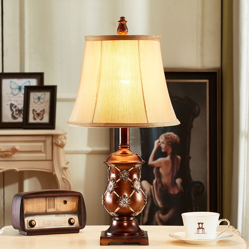 Tissu cloche ombre de nuit lampe de support traditionnel style 1 bulbe Light en marron avec base d'urne