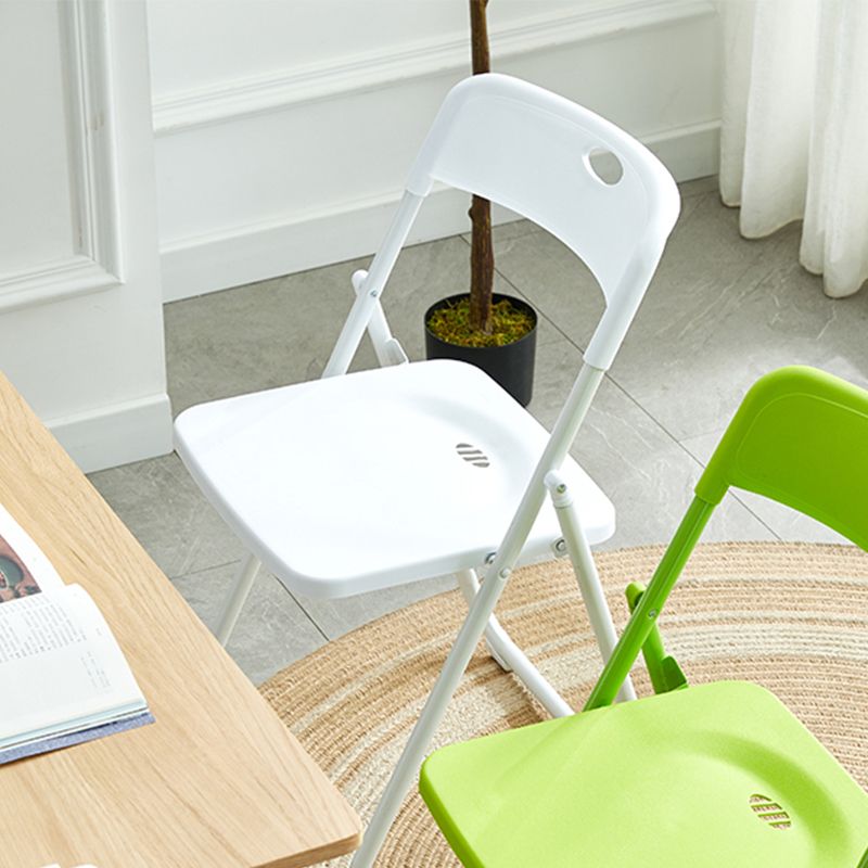 Chaise de salle à manger contemporaine en plastique, chaise à dossier ouvert avec 4 pieds pour usage domestique