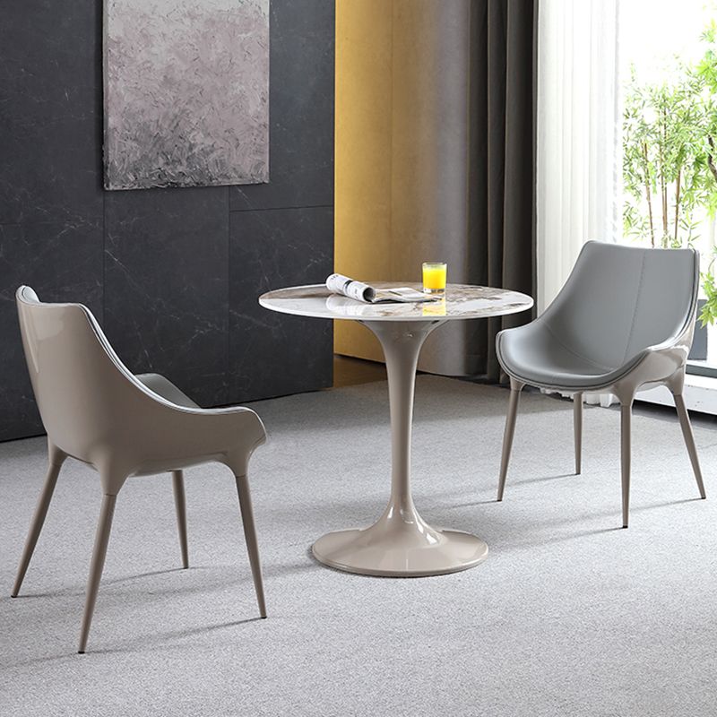 Ronde eigentijdse eettafel in bruintinten Vaste tafel van gesinterde steen