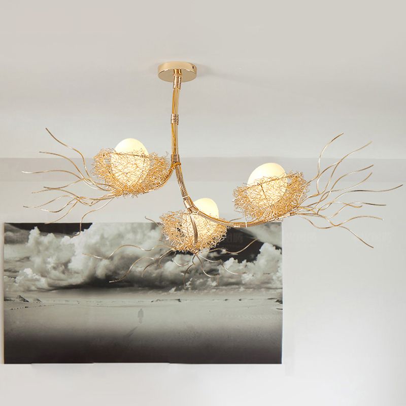 Modern Branch Hanging Light met Nest & Egg Three Lights Metal Kroonluchter in goud voor studieruimte