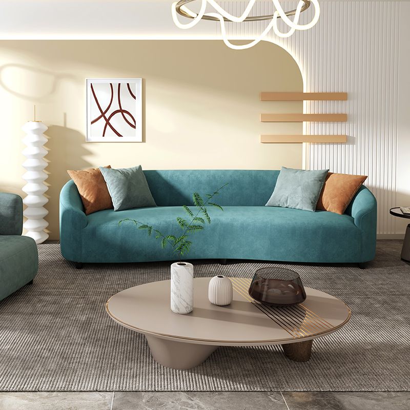 Loveseat curvado de terciopelo moderno con espalda apretada para una sala de bonificación