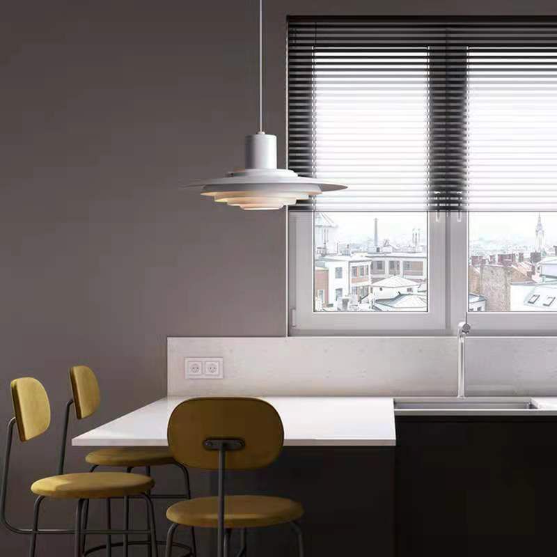 Éclairage suspendu post moderne