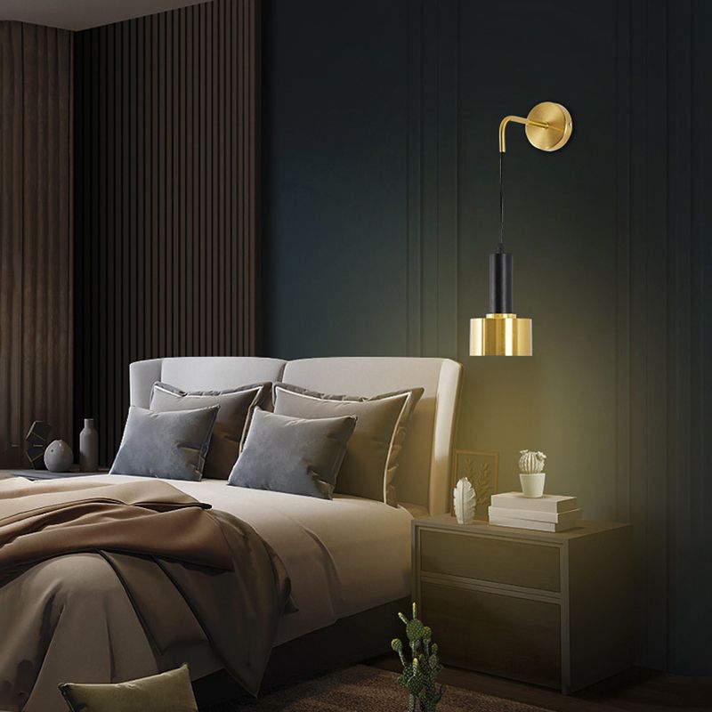 Postmodern One Head Metal Wall Sconce Golden Wall Mounted Light Fixture for Living Room