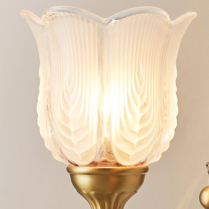 Golden Leaf Wall Appince Light Style antique Métal Mémordial 1/2 Light Lampe murale avec une nuance de cloche en verre givré