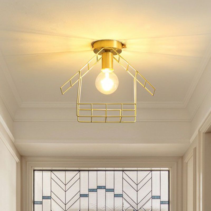 Metallic huisvormige semi -spoellicht eenvoud