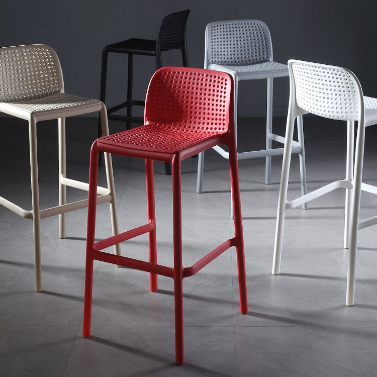 Taburetes de bar contemporáneos de plástico y metal, taburete de bar Bristol con respaldo bajo y reposapiés
