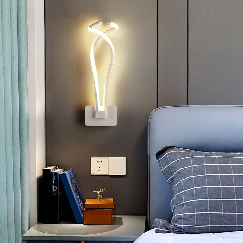 Twisting LED Wall Sconce Lighting Art Deco Metal Wall Mount Light Fixture for Bedroom