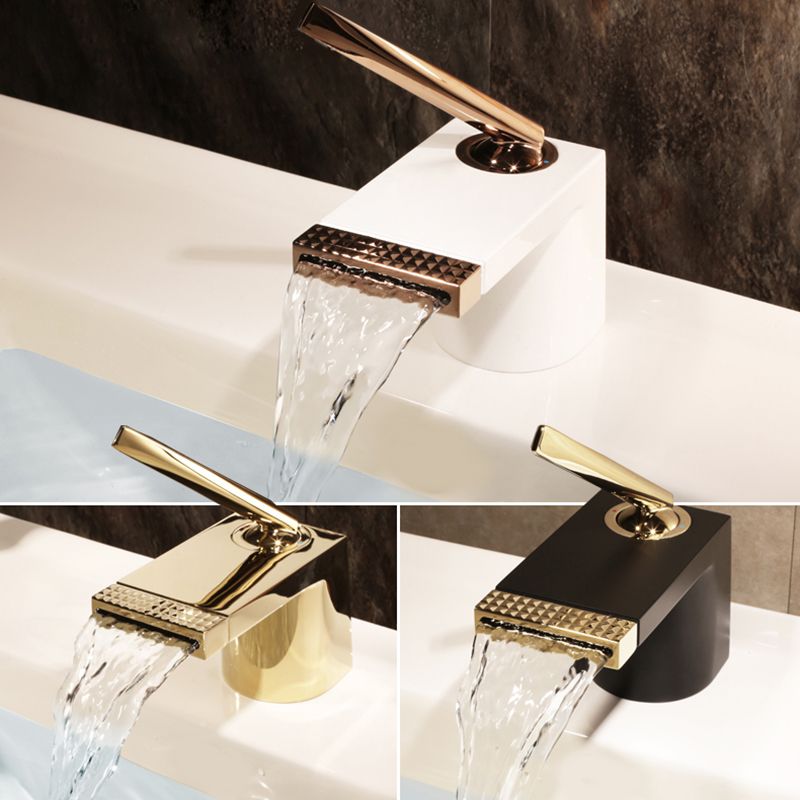 Contemporary Deck Mounted Metal Roman Tub Faucet Low Arc Roman Tub Faucet Set