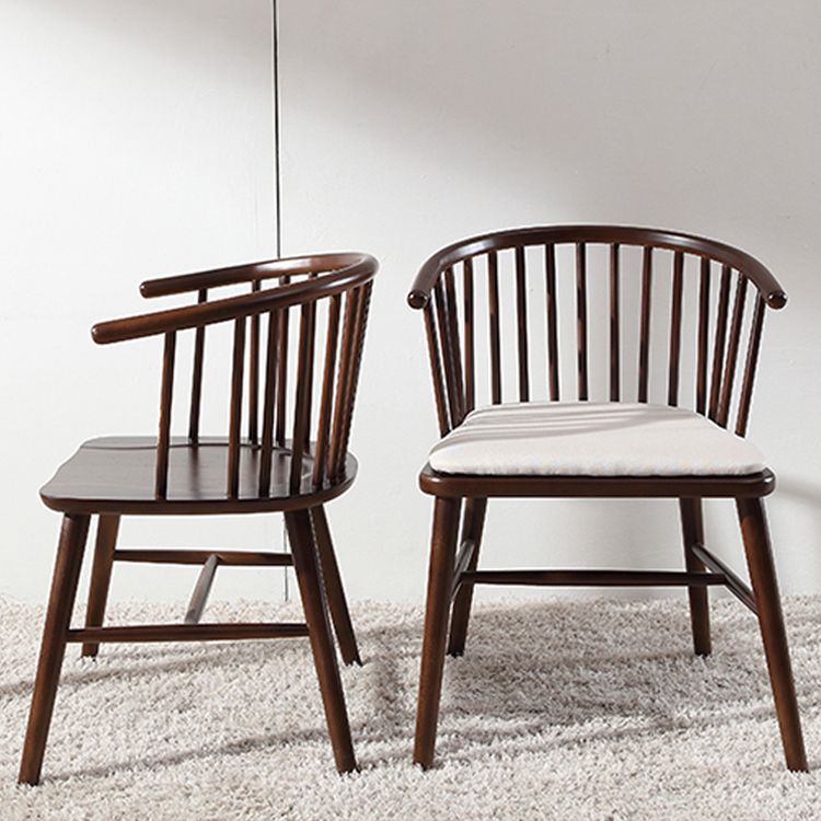 Restaurant contemporain dinant la chaise de salle à manger arrière en bois de chaise de bras