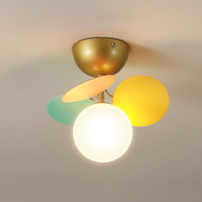 Petali eleganti Nordic Lampada del soffitto in vetro bianco camera da letto semifulò