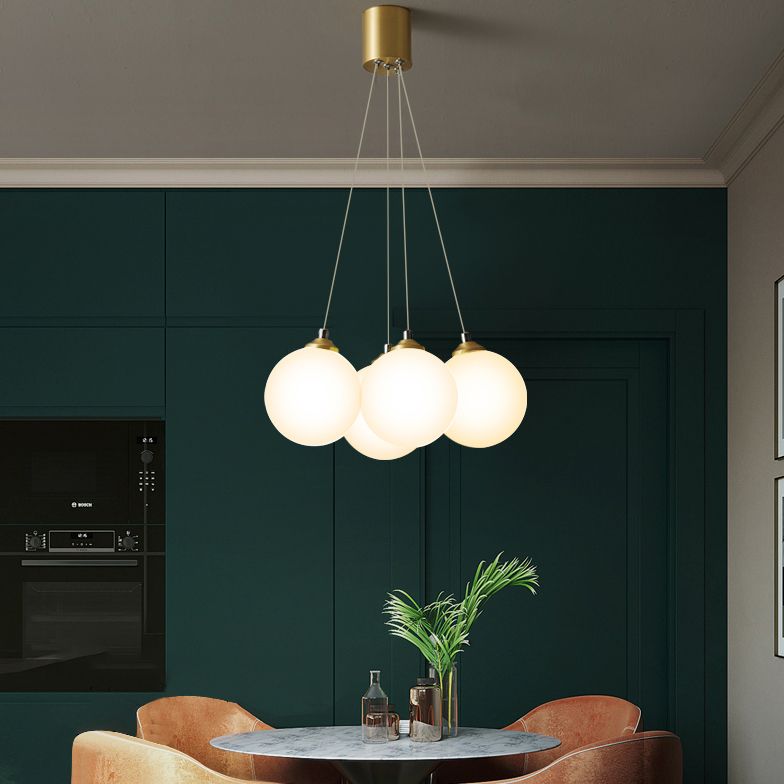 Lámpara colgante de globo de cobre ligero de simplicidad moderna con sombra de vidrio blanco