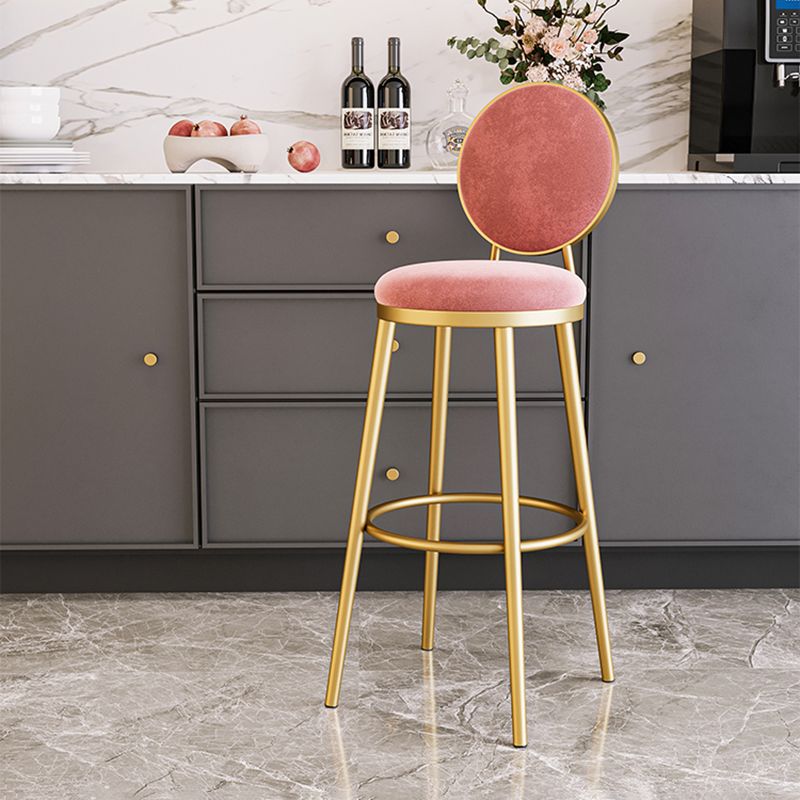 Taburete de bar sin brazos con respaldo Glam, taburete de bar de hierro para cafetería con cojín de terciopelo y pedal