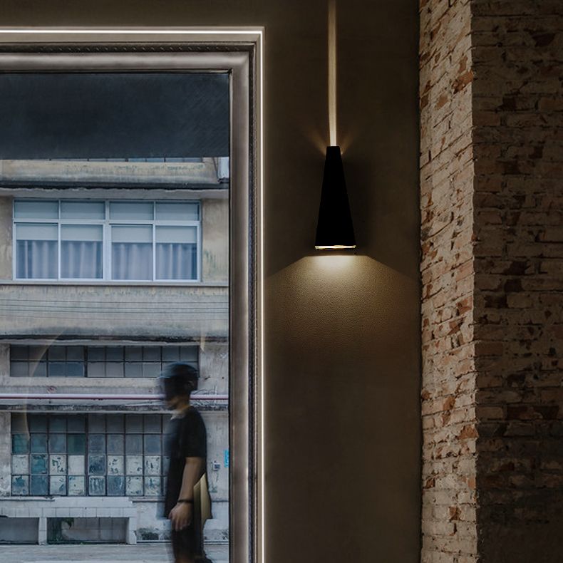 Geometric Shade Wall Lighting Modern Style Metal 2 Lights Sconce Lamp in Black