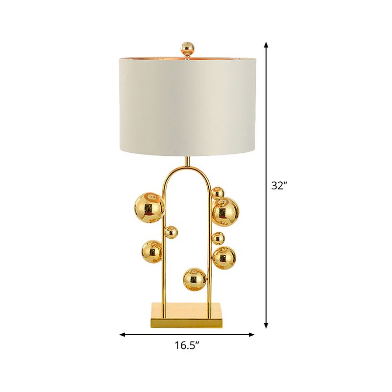 Lampada da comodino a sfera in metallo Postmoderna 1 luce Illuminazione da comodino in tessuto bianco per soggiorno
