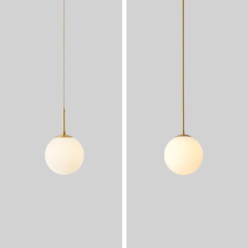 Salle de restauration sphérique lampe suspendue en verre blanc 1 bulbe de style simple léger en laiton