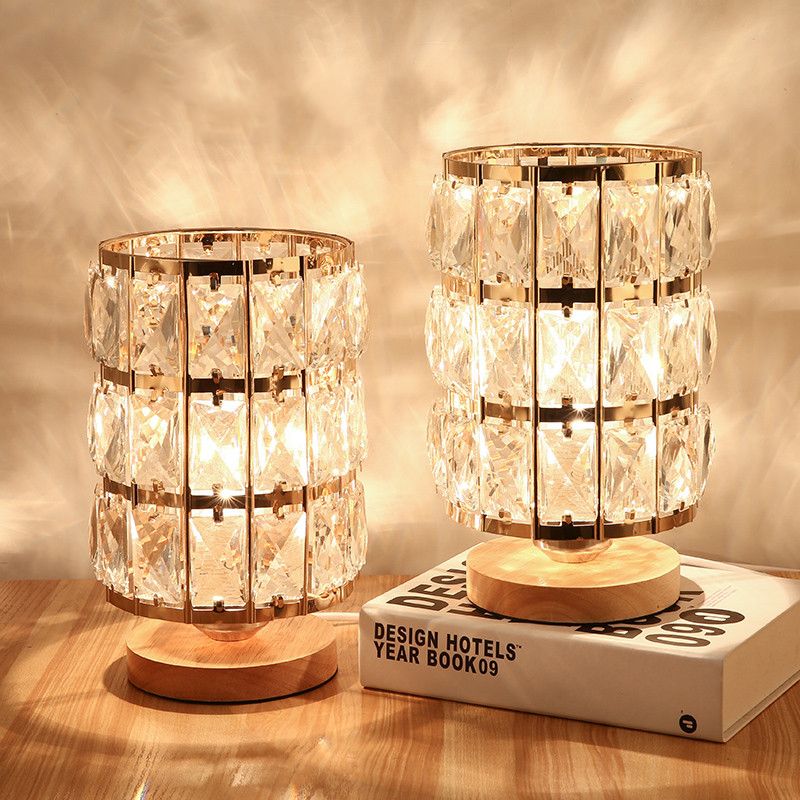 Lampada da comodino a forma di tazza da 1 bulbina in stile moderno in oro cristallo smusso a cruscolatura incrostata