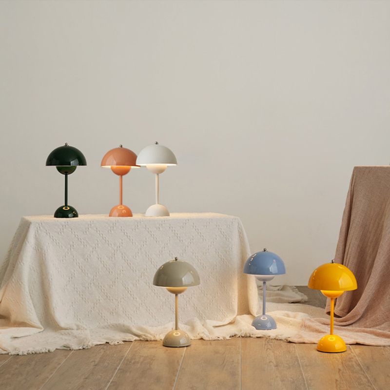 Nordic Style Metal Table Lamp Colorful Bud Shape Desk Lamp for Bedroom
