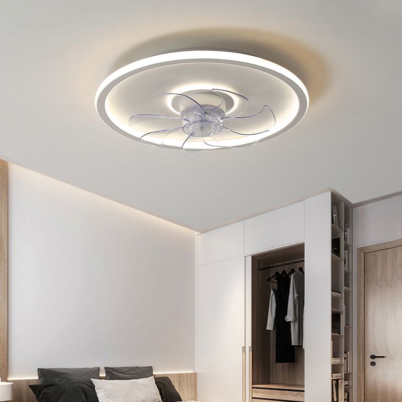 Ventilador de techo de dormitorio LED de metal ligero simple cerca de la iluminación del techo