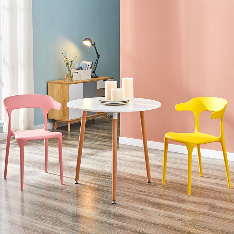 Polcatura da pranzo in plastica in plastica scandinava.