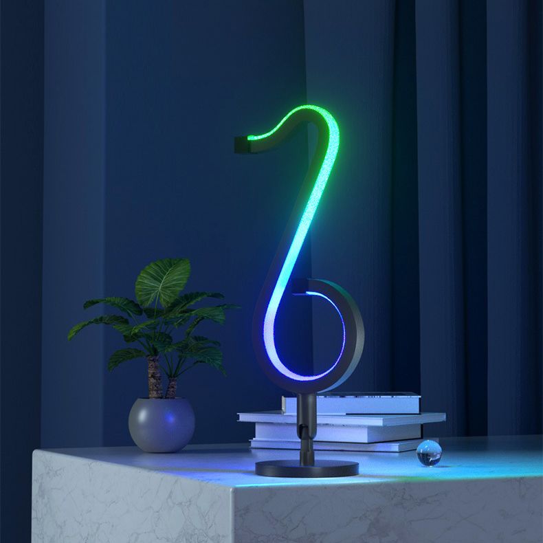Lampada da tavolo a forma di nota musicale in metallo. Luce notturna a LED nera minimalista alla moda per camera da letto