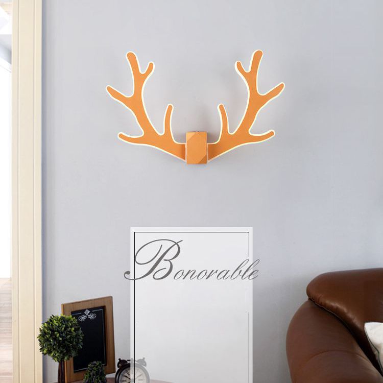 Lampada montata sulla parete di corna di cervo in metallo moderno lampada da parete da letto moderna