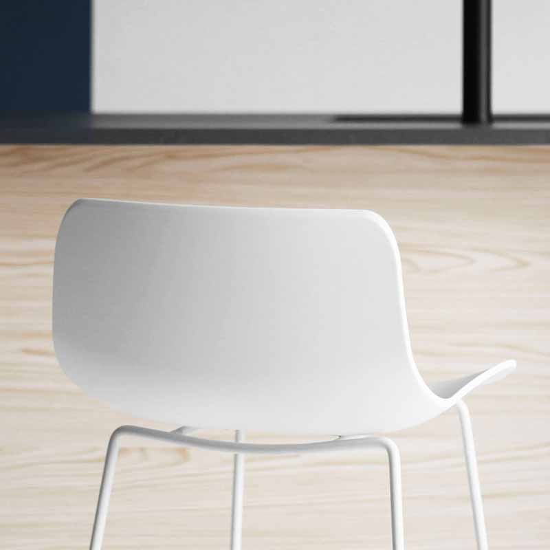 Thekenhocker aus Metall und Kunststoff im skandinavischen Stil, Barhocker mit niedriger Rückenlehne und Fußstütze