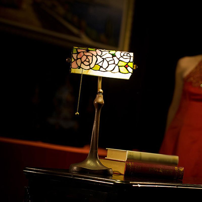 Lampada per pianoforte con motivi a rosa Vetro colorato mediterraneo Illuminazione da scrivania con catena a 1 testa rosa