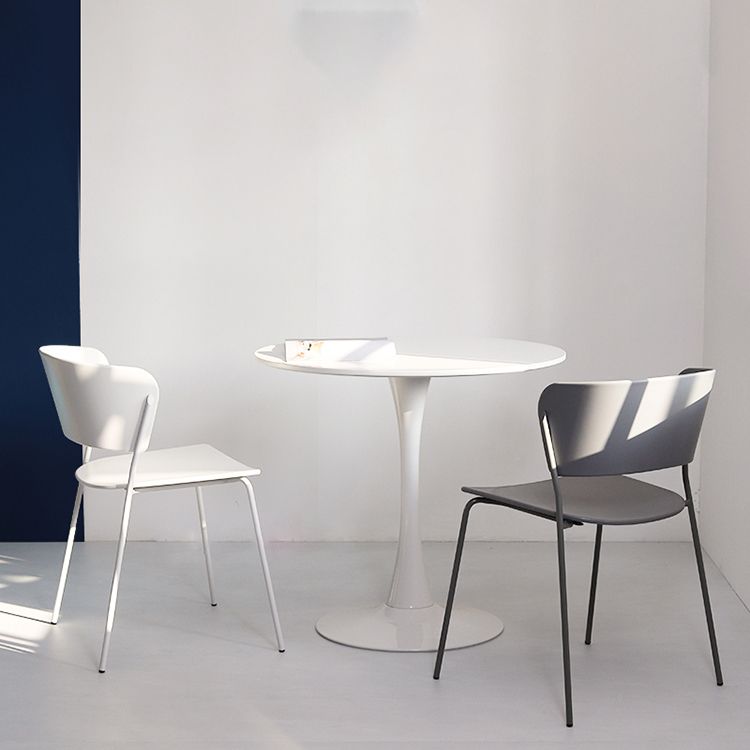 Silla lateral escandinava de plástico para interiores y exteriores, silla con respaldo abierto
